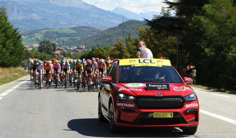 El director del Tour de Francia dio positivo para Covid-19, el pelotón negativo