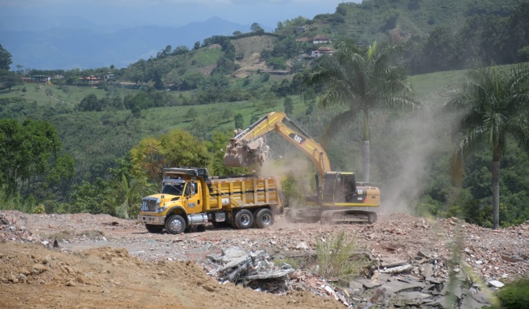 A toda máquina avanza la demolición de Portal de la Villa