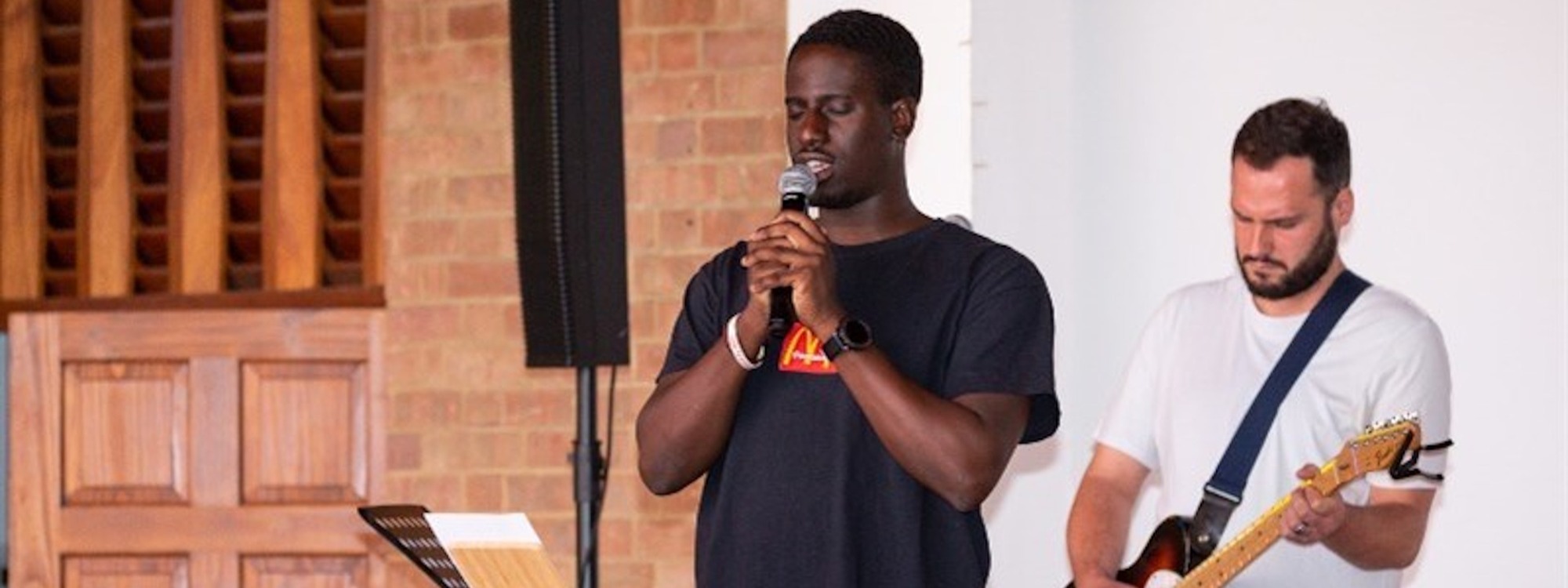 Mill Hill East Church abre sus puertas a la comunidad latina en el norte de Londres
